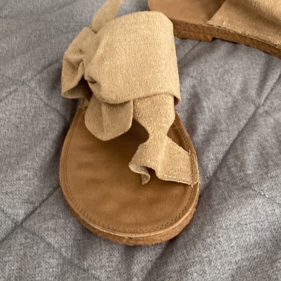 Fashionable Sandals with bow tie designs - Picture 2 of 5